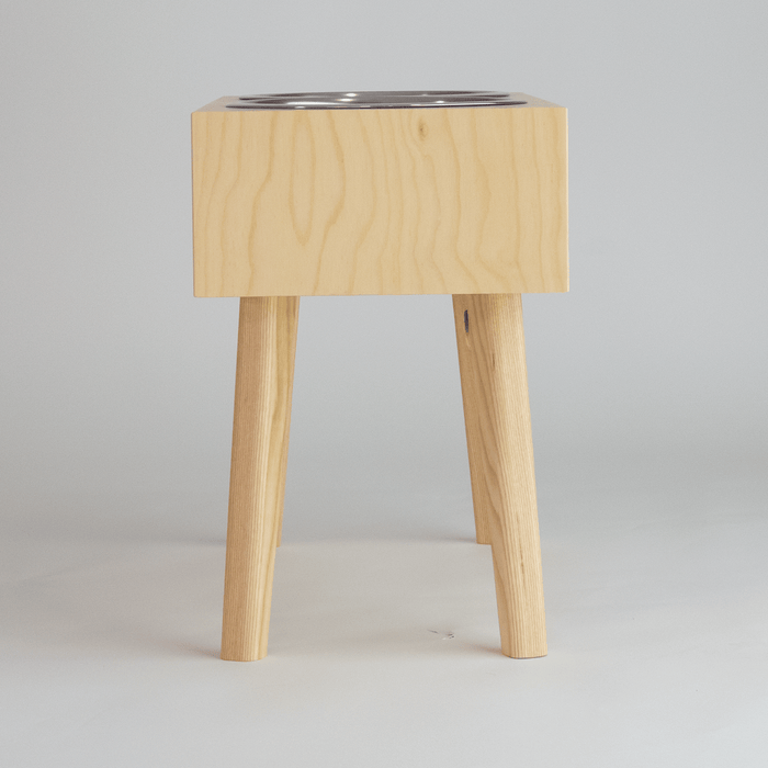 Tjerstebar - A Modern Elevated Pet Feeder